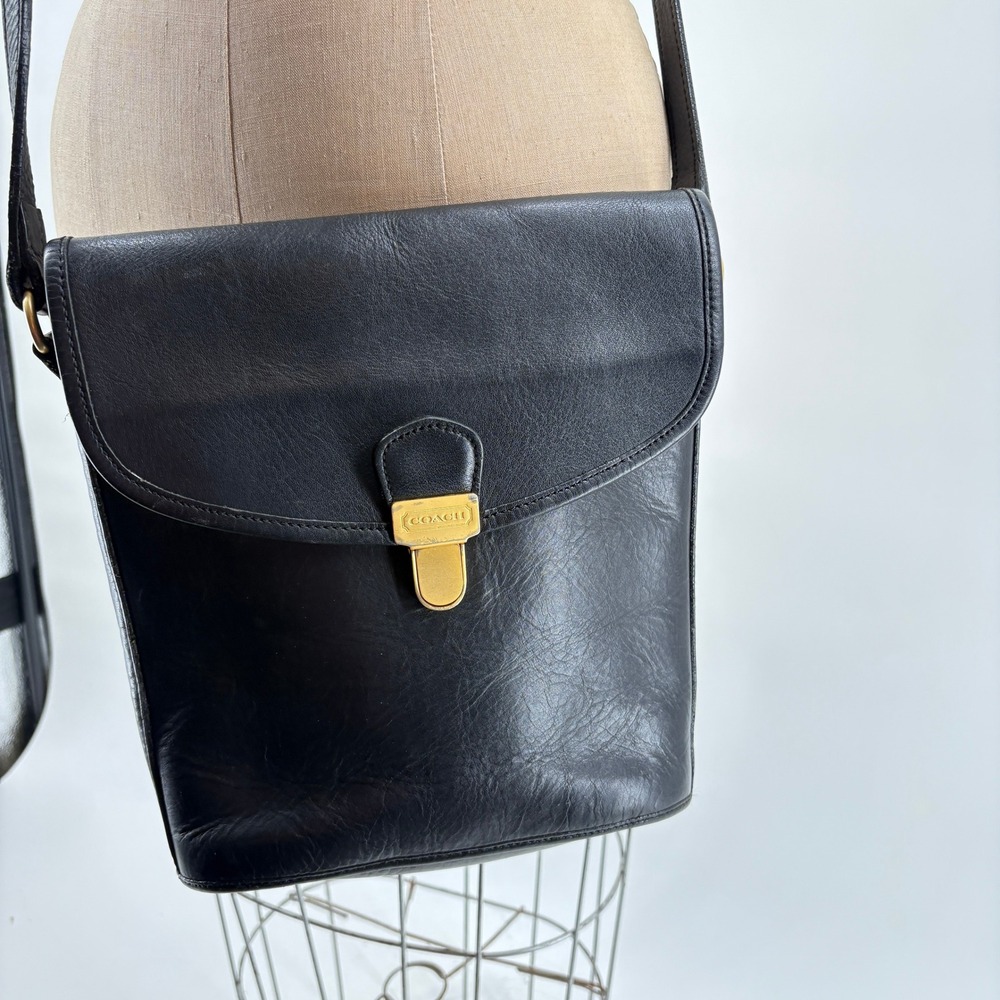 Coach Vintage Black Leather Crossbody Flap Bag 709-05 Gold Latch Messenger